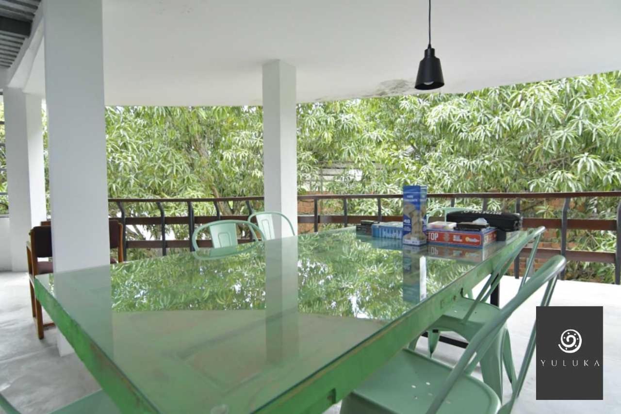 Yuluka Hostel Apulo Bagian luar foto