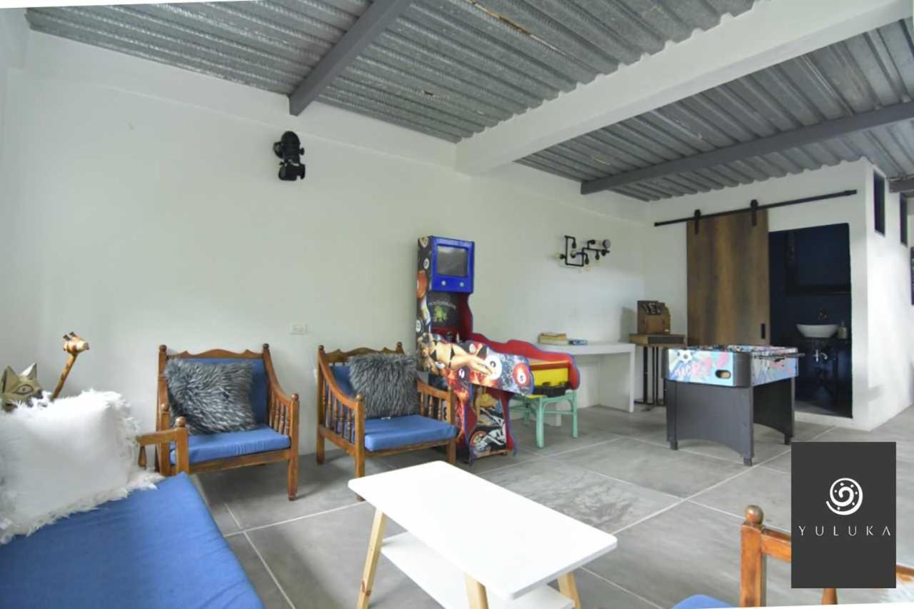 Yuluka Hostel Apulo Bagian luar foto