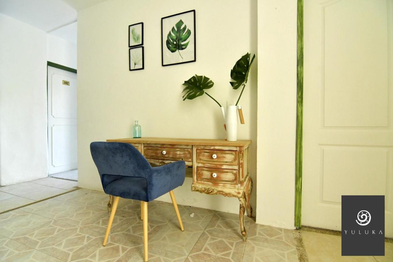 Yuluka Hostel Apulo Bagian luar foto