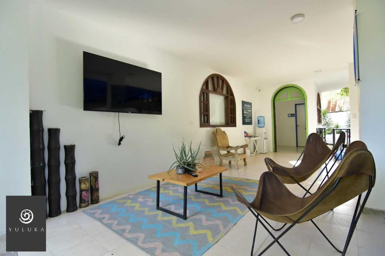 Yuluka Hostel Apulo Bagian luar foto