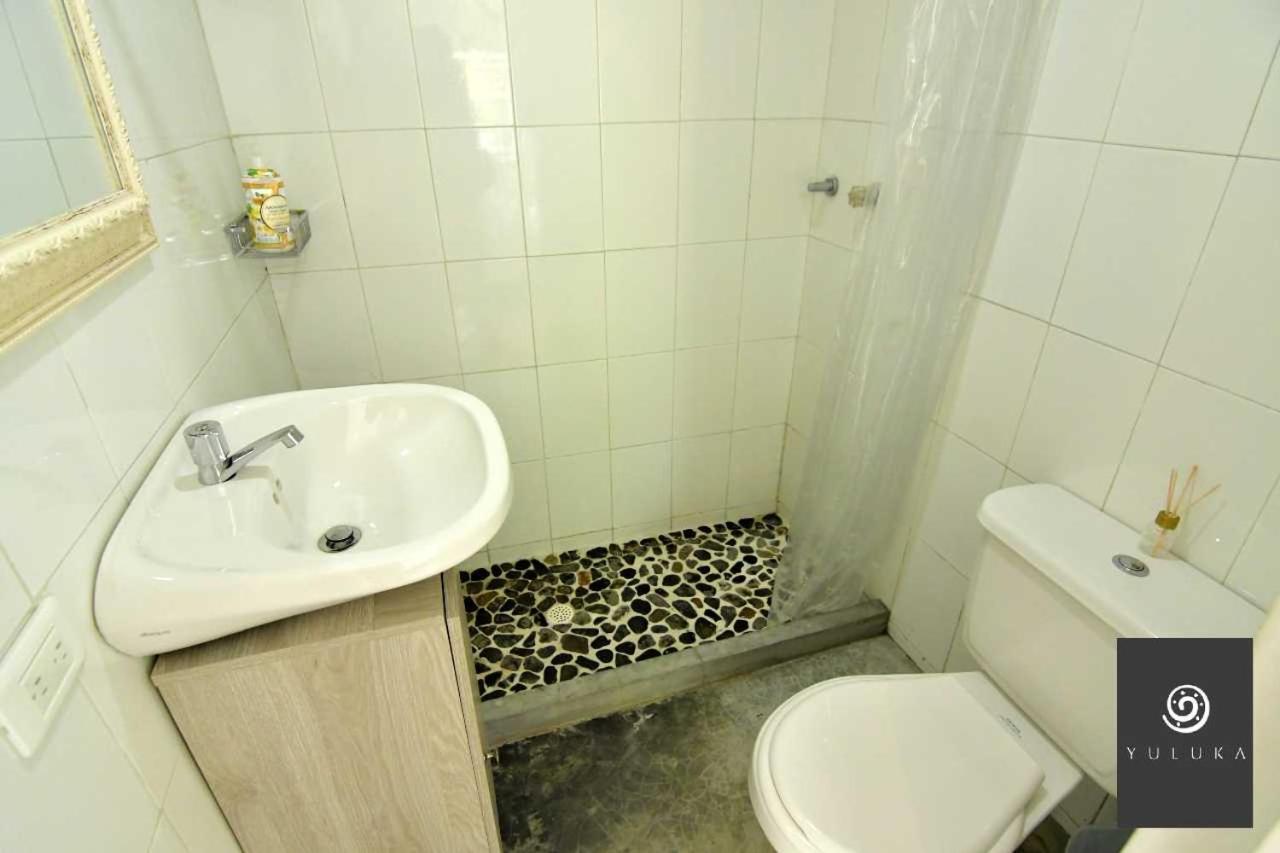 Yuluka Hostel Apulo Bagian luar foto